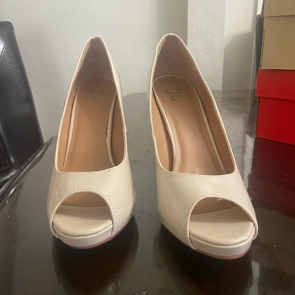 High Heels - Picture 2 of 5